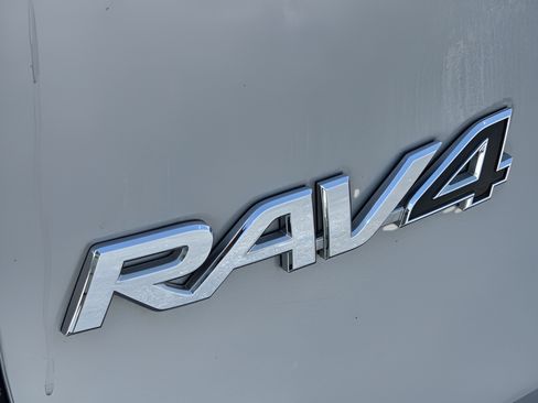 Used 2022 Toyota RAV4 XLE w/ Convenience Package AWD/4WD image 43