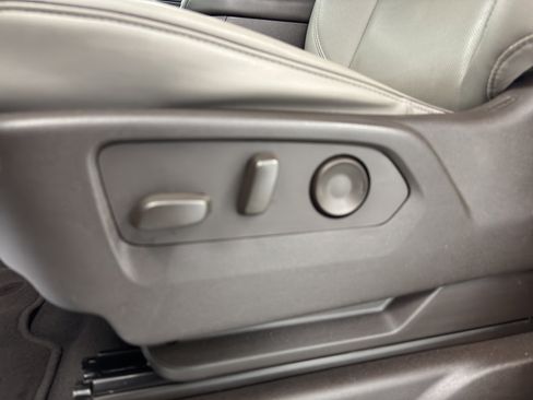 Used 2023 GMC Yukon XL SLT image 16