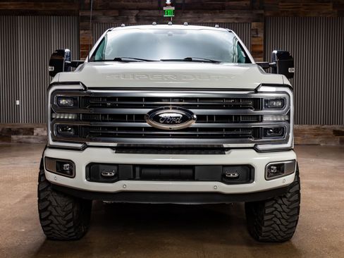 Used 2024 Ford F250 Limited w/ FX4 Off-Road Package image 2