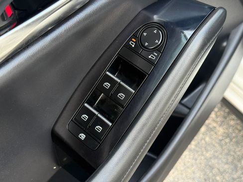 Used 2022 MAZDA MAZDA3 s image 31