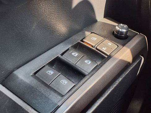 Used 2018 Toyota Tacoma TRD Sport w/ Technology Package RWD image 10