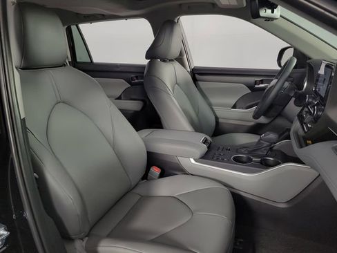 Used 2026 Toyota Highlander XLE AWD/4WD image 15