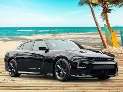 Used 2019 Dodge Charger Scat Pack RWD image 8