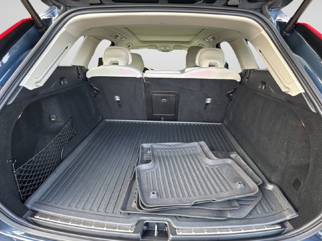 Used 2023 Volvo XC60 B5 Ultimate w/ Climate Package AWD/4WD image 18