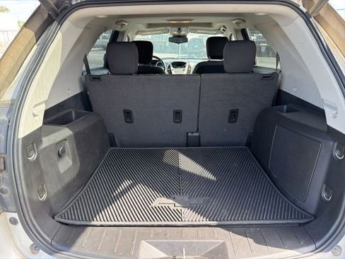 Used 2017 Chevrolet Equinox LT image 18
