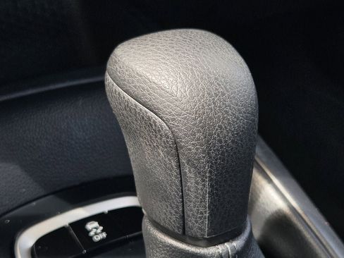 Used 2025 Toyota Corolla LE FWD image 21
