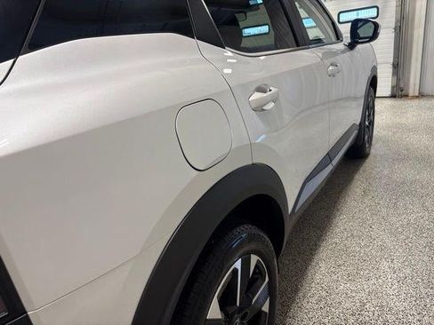 Used 2025 Nissan Kicks SV AWD/4WD image 10