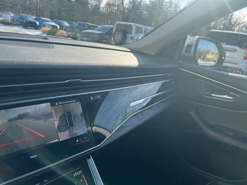 Used 2022 Audi Q8 Premium image 61