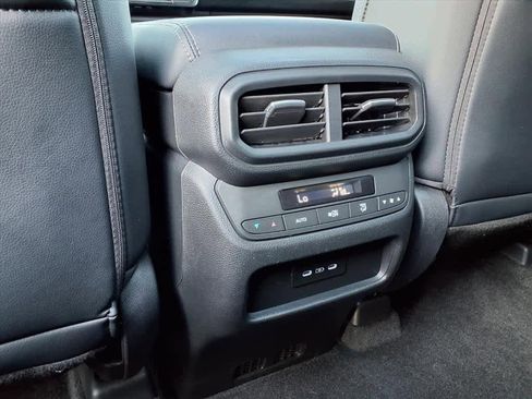 Certified 2025 Honda Pilot Touring image 12