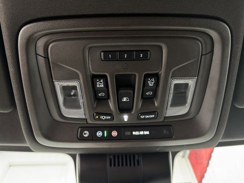 Used 2025 GMC Sierra 1500 SLT w/ SLT Premium Package image 10