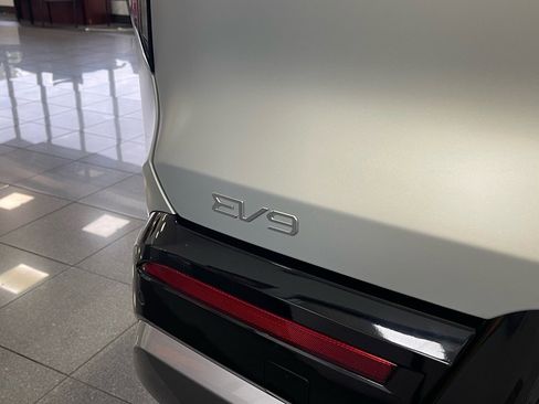 Used 2024 Kia EV9 Land image 20