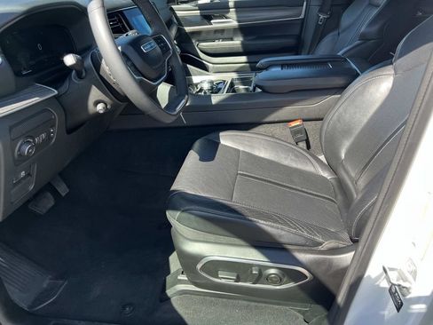 Certified 2024 Jeep Wagoneer Series II AWD/4WD image 22