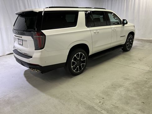 Certified 2025 Chevrolet Suburban RST w/ Sun And Tow Package RWD image 11