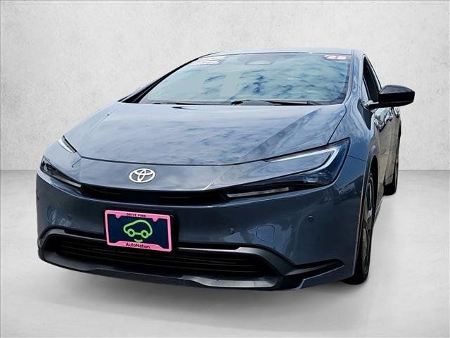 Used 2025 Toyota Prius LE FWD image 3