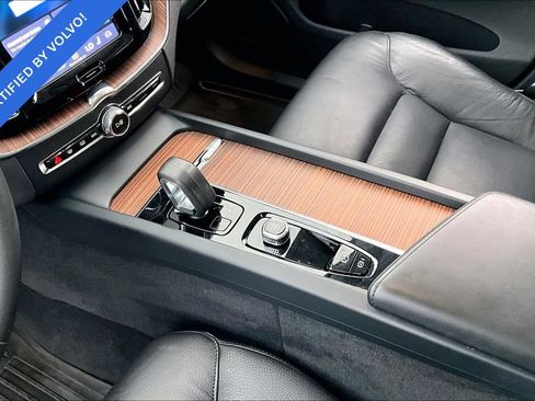 Certified 2024 Volvo XC60 B5 Plus w/ Protection Package Premier AWD/4WD image 18