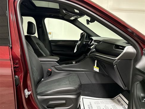 New 2025 Jeep Grand Cherokee Altitude w/ Trailer Tow Package image 21