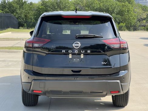 Used 2024 Nissan Rogue SV FWD image 4