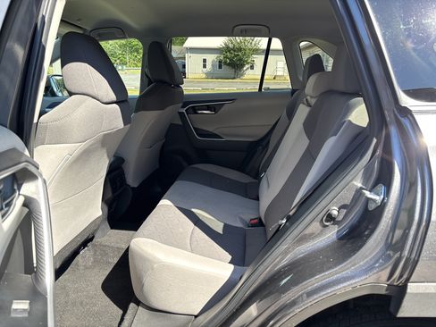 Used 2025 Toyota RAV4 XLE AWD/4WD image 14