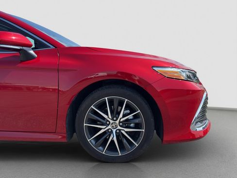 Used 2024 Toyota Camry XLE w/ Navigation Package FWD image 18