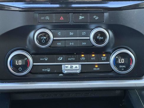Used 2023 Ford Expedition XLT AWD/4WD image 19