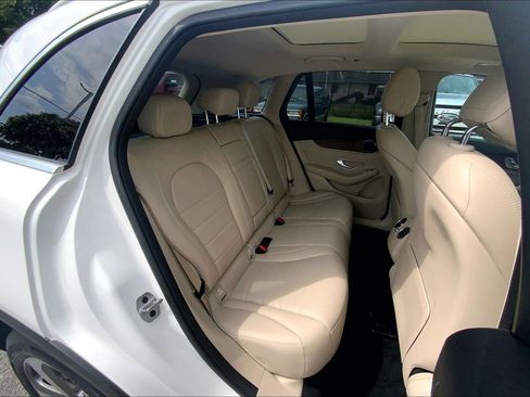 Used 2022 Mercedes-Benz GLC 300 4MATIC w/ Premium Package Lite image 32