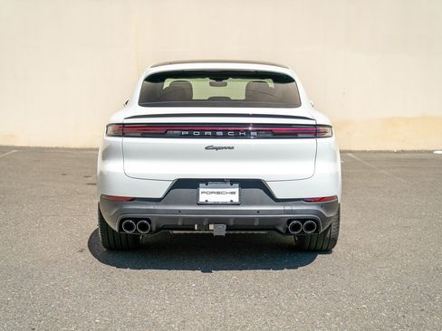 Certified 2025 Porsche Cayenne E-Hybrid Coupe AWD/4WD image 7