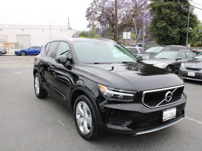 Used 2022 Volvo XC40 T4 Momentum