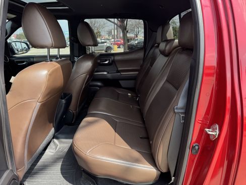 Used 2019 Toyota Tacoma Limited image 15