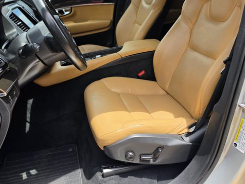 Used 2018 Volvo XC90 T6 Momentum w/ Convenience Package AWD/4WD image 26