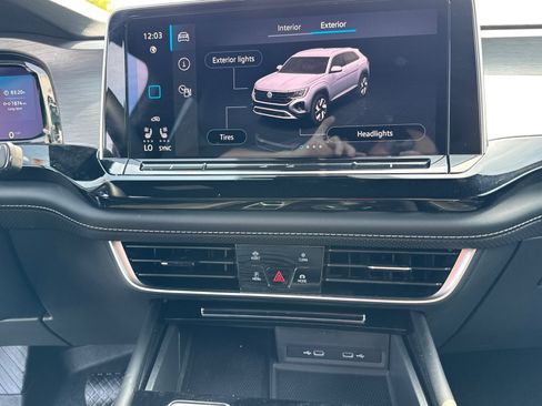 Used 2024 Volkswagen Atlas Cross Sport SE w/ Panoramic Sunroof Package image 13