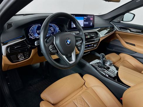 Used 2023 BMW 530e xDrive w/ Premium Package image 9