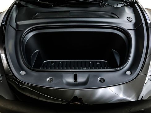 Used 2021 Tesla Model Y Long Range image 10