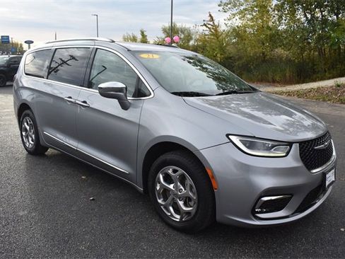 Used 2021 Chrysler Pacifica Limited image 10