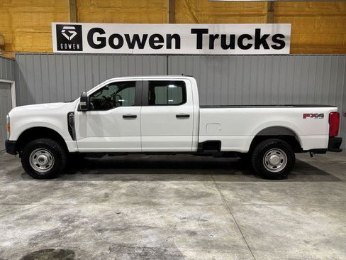 Used 2023 Ford F250 XL w/ FX4 Off-Road Package AWD/4WD image 2