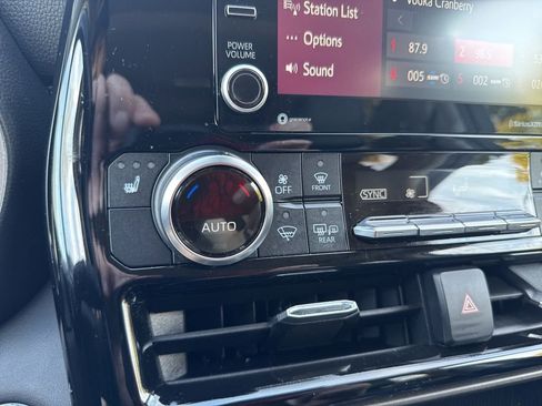 Used 2022 Toyota Highlander XLE image 33