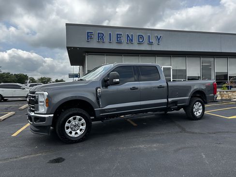 Used 2024 Ford F250 XLT AWD/4WD image 2
