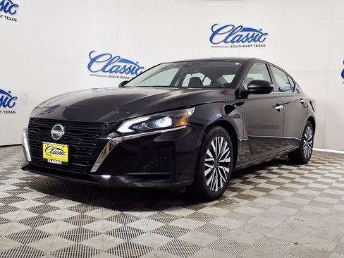 Used 2025 Nissan Altima 2.5 SV FWD image 5