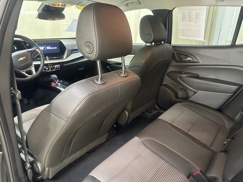 Certified 2025 Chevrolet Trax LT w/ LT Convenience Package image 18