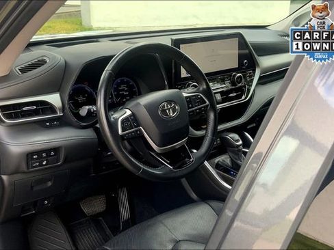 Used 2024 Toyota Highlander Platinum image 14