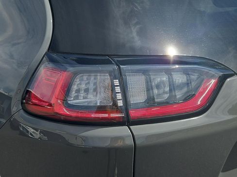 Used 2021 Jeep Cherokee Limited image 10