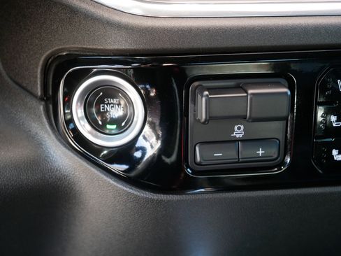 Used 2024 Chevrolet Silverado 2500 High Country w/ Technology Package image 31