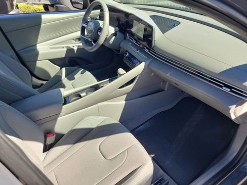 Certified 2025 Hyundai Elantra SEL FWD image 16