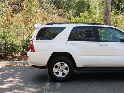 Used 2005 Toyota 4Runner Sport AWD/4WD image 10