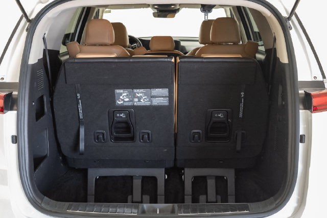 Used 2024 Kia Carnival LX FWD image 32