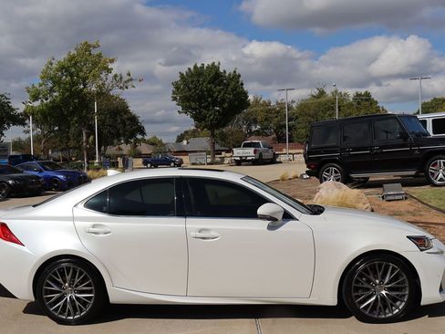 Used 2018 Lexus IS 300 AWD image 5