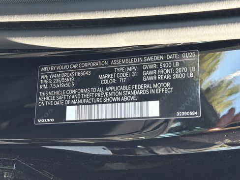 Certified 2025 Volvo XC60 B5 Plus w/ Climate Package image 37