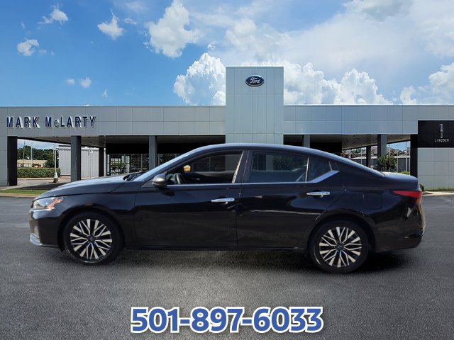 Used 2024 Nissan Altima 2.5 SV FWD image 2