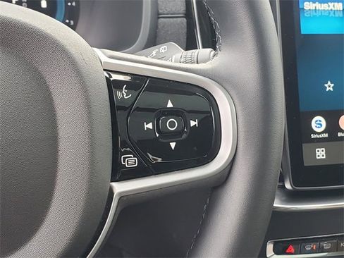 Certified 2025 Volvo XC90 B6 Plus image 21