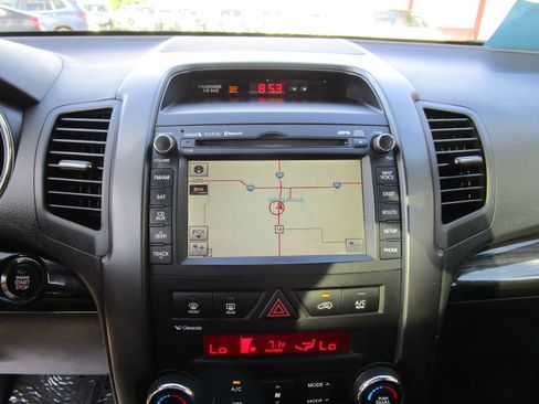 Used 2012 Kia Sorento EX w/ EX V6 Premium Pkg AWD/4WD image 16