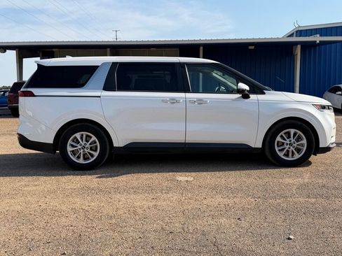Used 2022 Kia Carnival LX FWD image 8